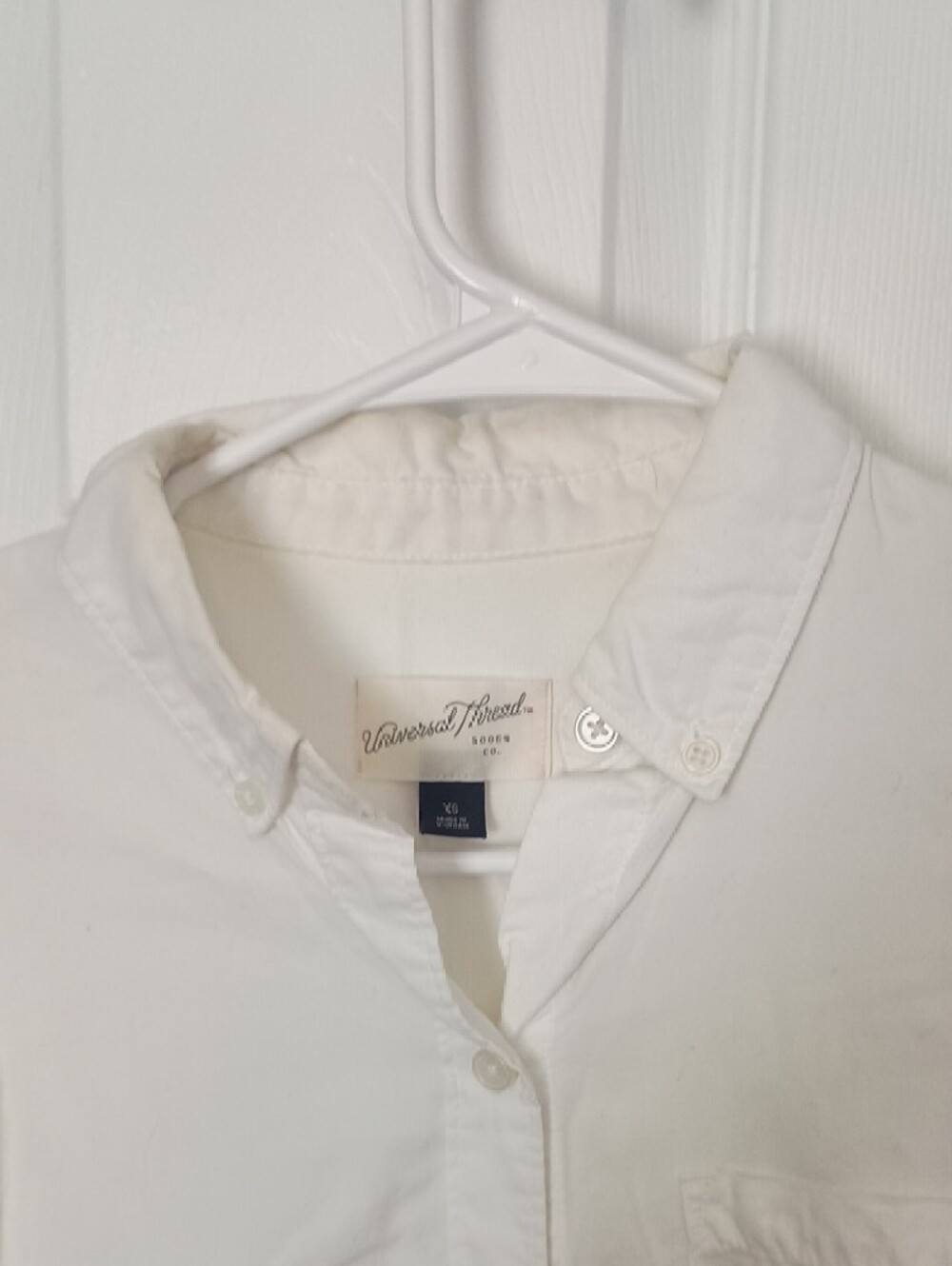 Universal Thread Women's White Button-Down Shirt - Picture 4 of 5